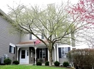 522 Lowell Dr, South Elgin, IL 60177