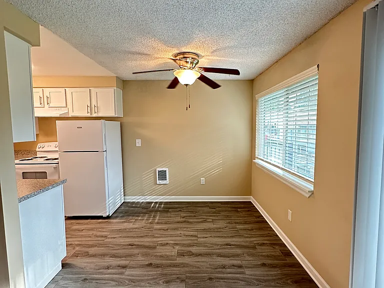 Evanbrook Apartments — Photo 21