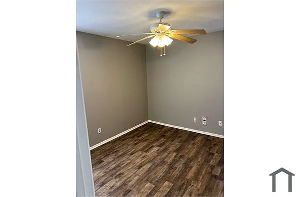 Building Photo - 3119 Oak Dr