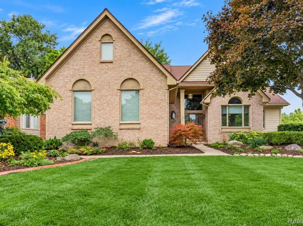 45536 Glengarry Blvd, Canton, MI 48188