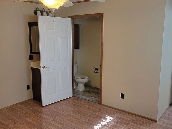 3rd image of 25935 Kings Ln