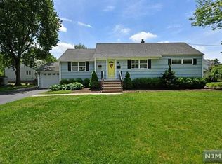 38 Azalea St, Paramus, NJ 07652