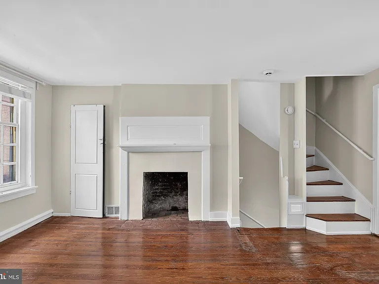 130 Elfreths Aly — Photo 1