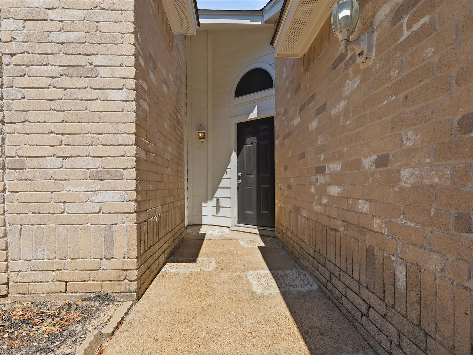 3 bed, 2.0 bath, 1845 sqft, $1,800 — Photo 3