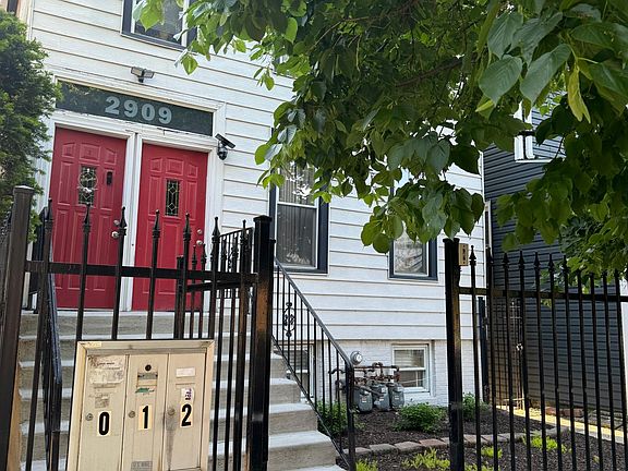2nd image of 2909 N Hoyne Ave #Basement