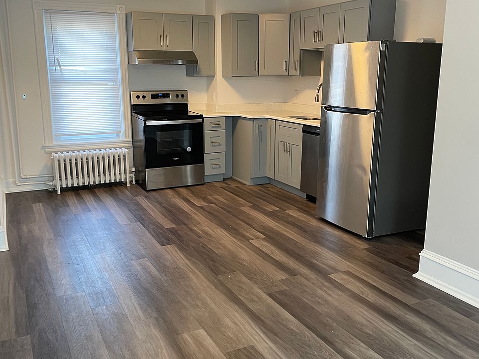 2nd image of 727 W Main St APT 2