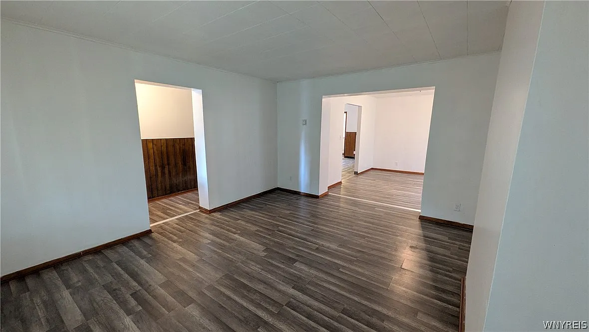 3 bed, 1.5 bath, 4235 sqft, $1,000 — Photo 2