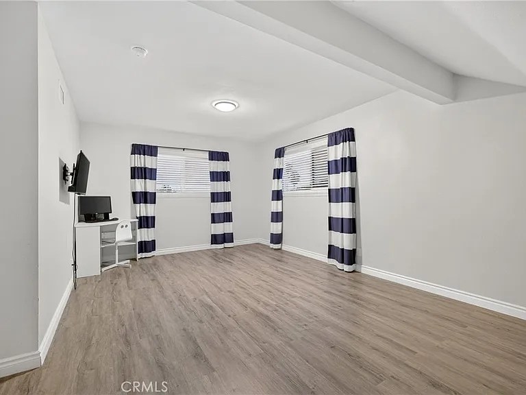 23547 Decorah Rd — Photo 28