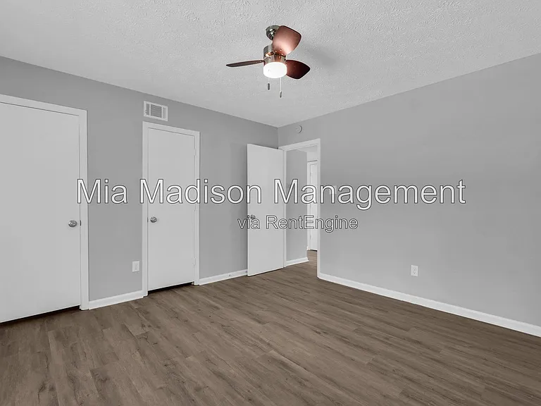 111 E Mell St #24 — Photo 29
