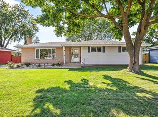 1079 Meadow Ln, Neenah, WI 54956