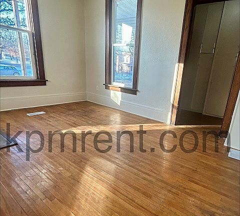 2nd image of 401 1st St SE #1-200