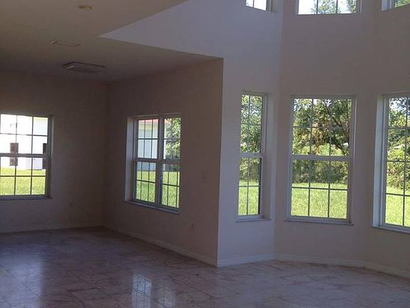 4th image of 102 SW Orange Blossom Ct