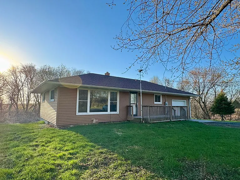 1121 Weggen Rd — Photo 1