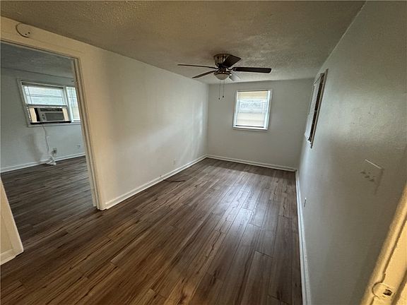 3rd image of 3504 Treville Ave #5