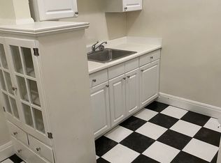 Large sunny Studio unit in this beautiful 1920's Marina style building under new management, Alameda, CA 94501