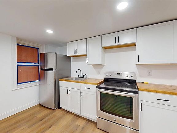 4th image of 372 Hawkins St