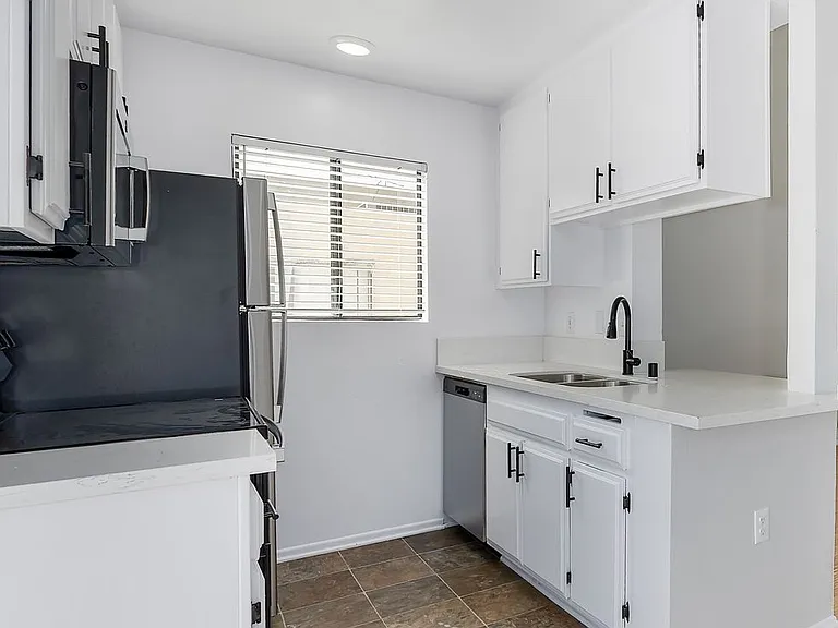 132 Clark Dr — Photo 34