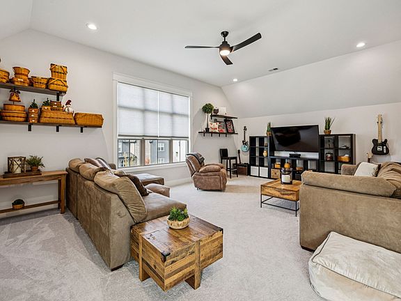 4th image of 1021 Keeneland Dr