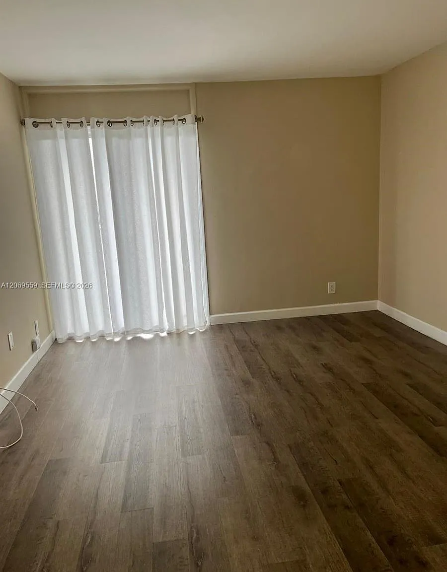 Yolanda Villas Condo — Photo 4
