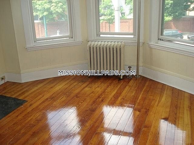 2nd image of 846 Huntington Ave #2DA