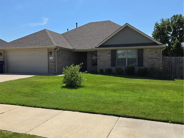 2400 N Kathryn Ln, Siloam Springs, AR 72761