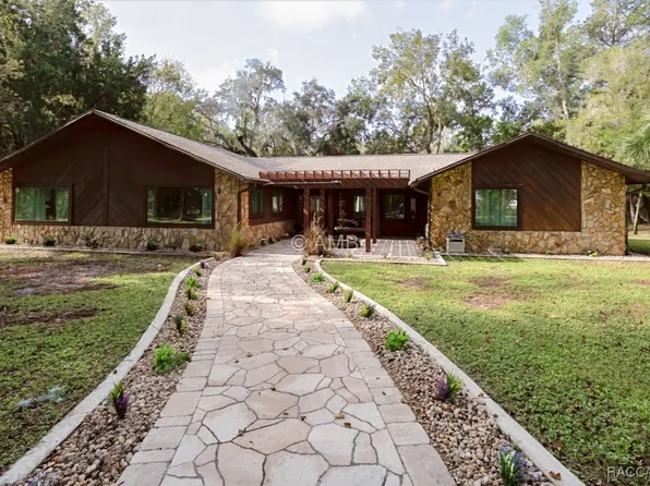 82 Young Dr, Inglis, FL 34449