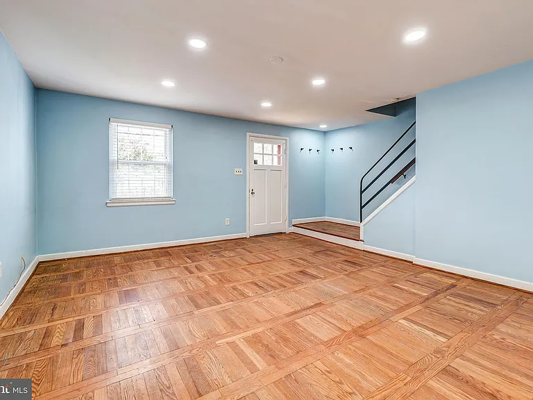 849 S Glebe Rd — Photo 3