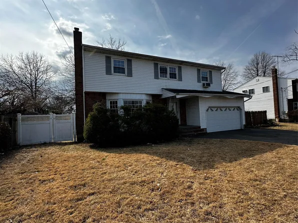 74 Jerusalem Avenue, Massapequa, NY 11758