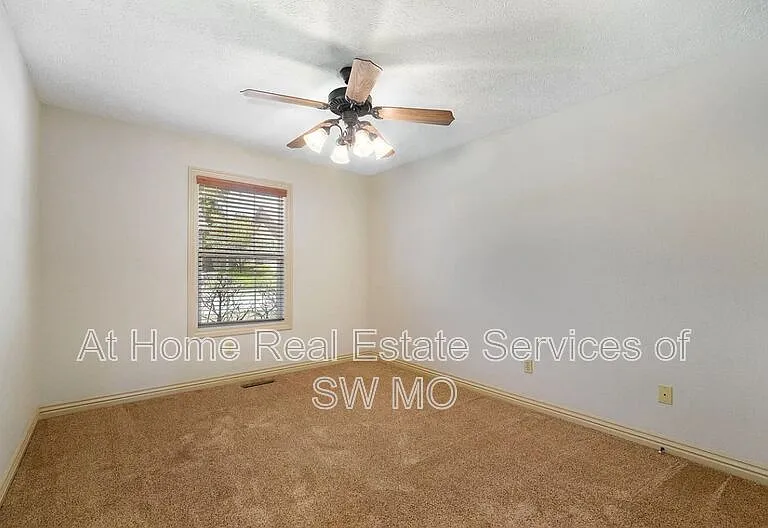 122 W Sandalwood Ln — Photo 12