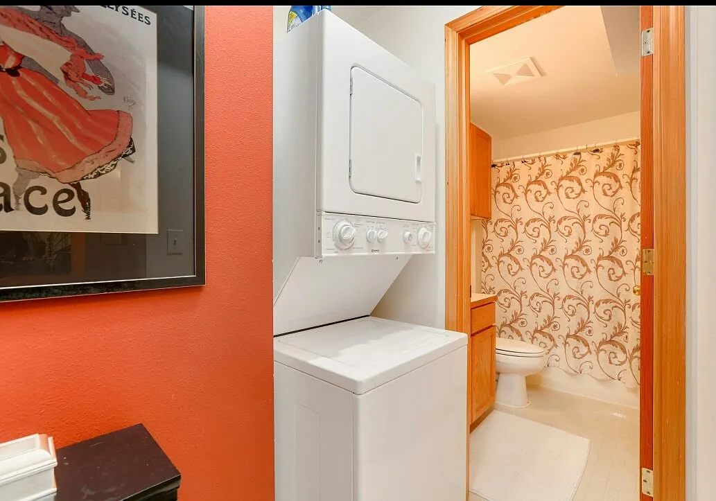 1 bed, 700 sqft, $2,400 — Photo 1