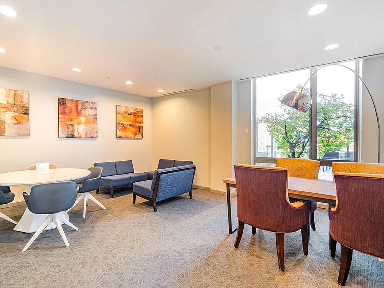 WiFi room with co-working spaces