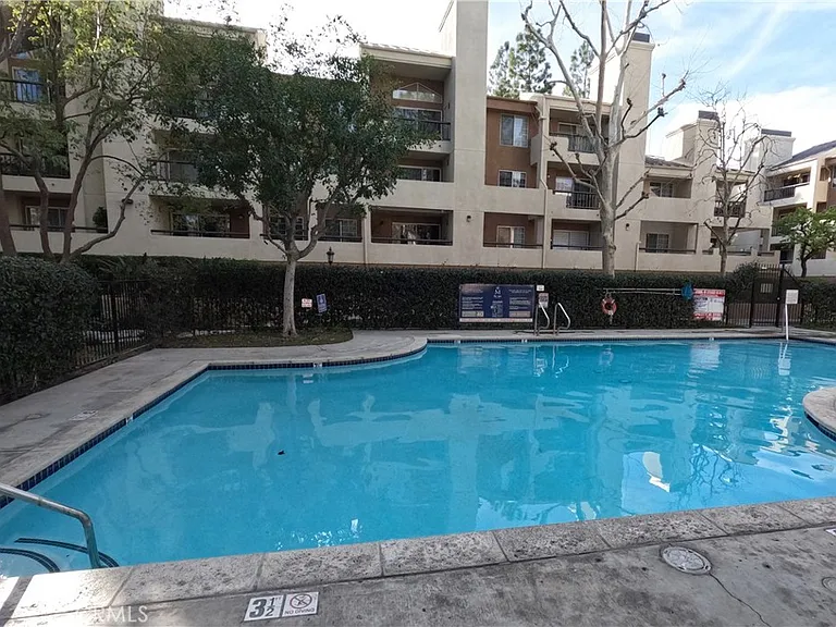 5510 Owensmouth Ave #213 — Photo 26