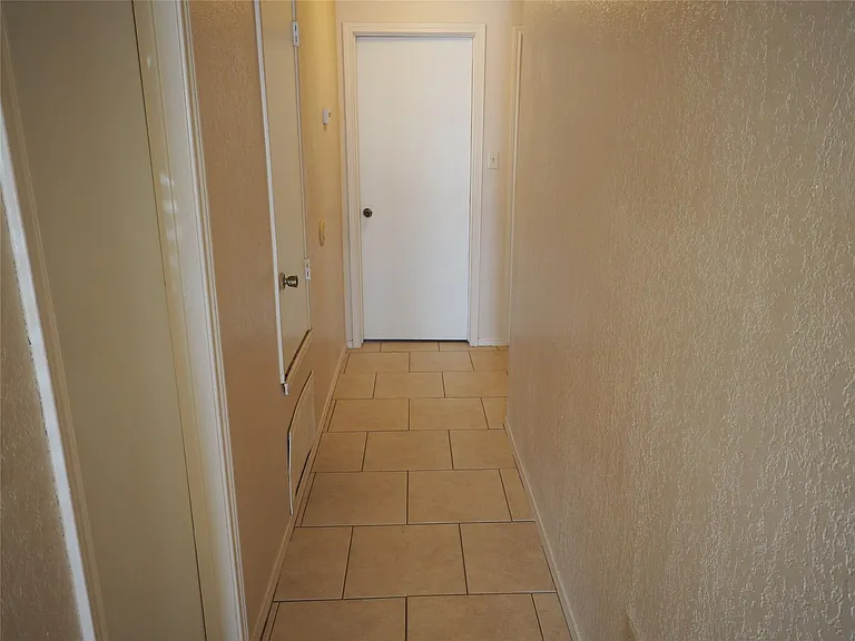 1403 Hermitage Dr — Photo 9