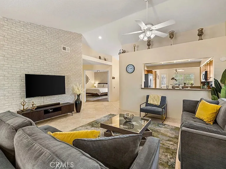344 Vista Royale Dr — Photo 12
