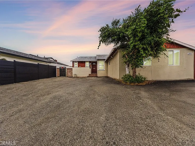 6943 Nagle Ave — Photo 3