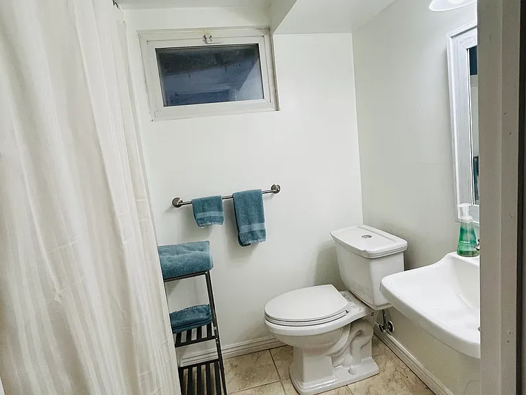 628 W Easter Pl — Photo 5