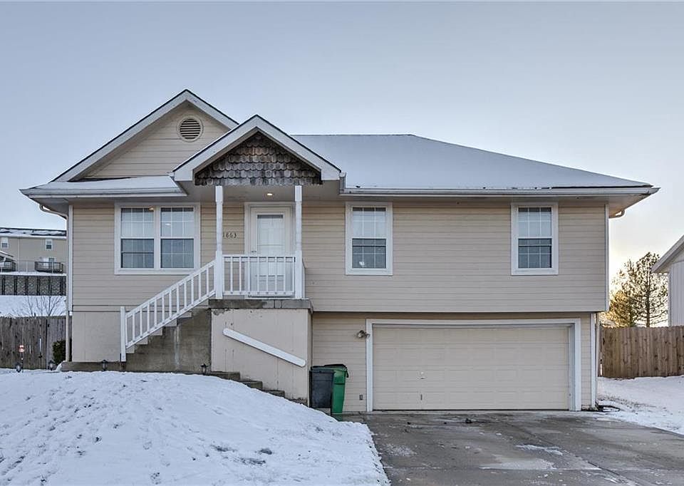 1st image of 1863 Gates Dr W