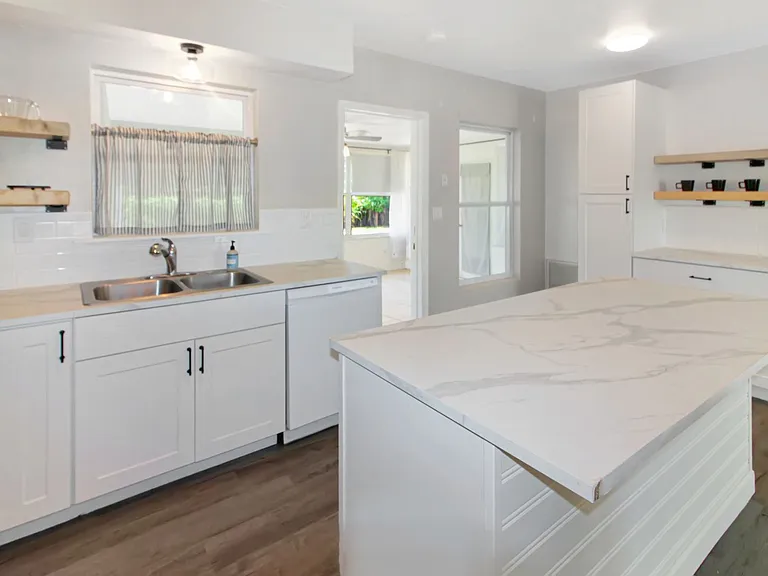 1311 E Gate Dr — Photo 4