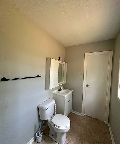 1810 Wendover Dr — Photo 8