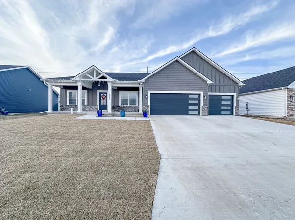 1717 S Stone Creek Blvd, Urbana, IL 61802