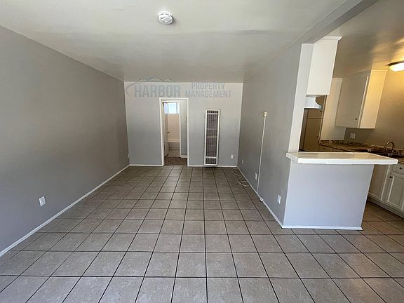 4th image of 3189 Euclid Ave #7