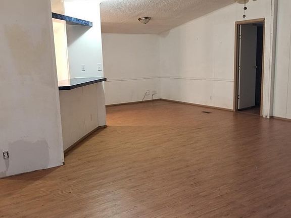 2nd image of 464 Redbud Ln