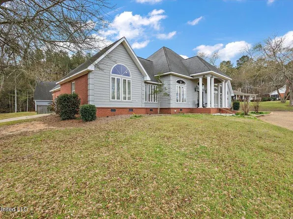 121 Fairway Blvd, Carthage, MS 39051