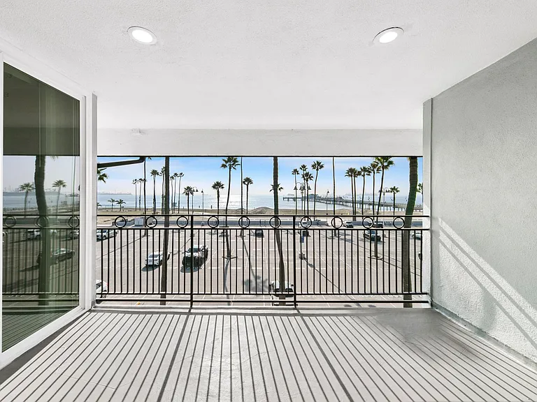 Surf Terrace — Photo 16