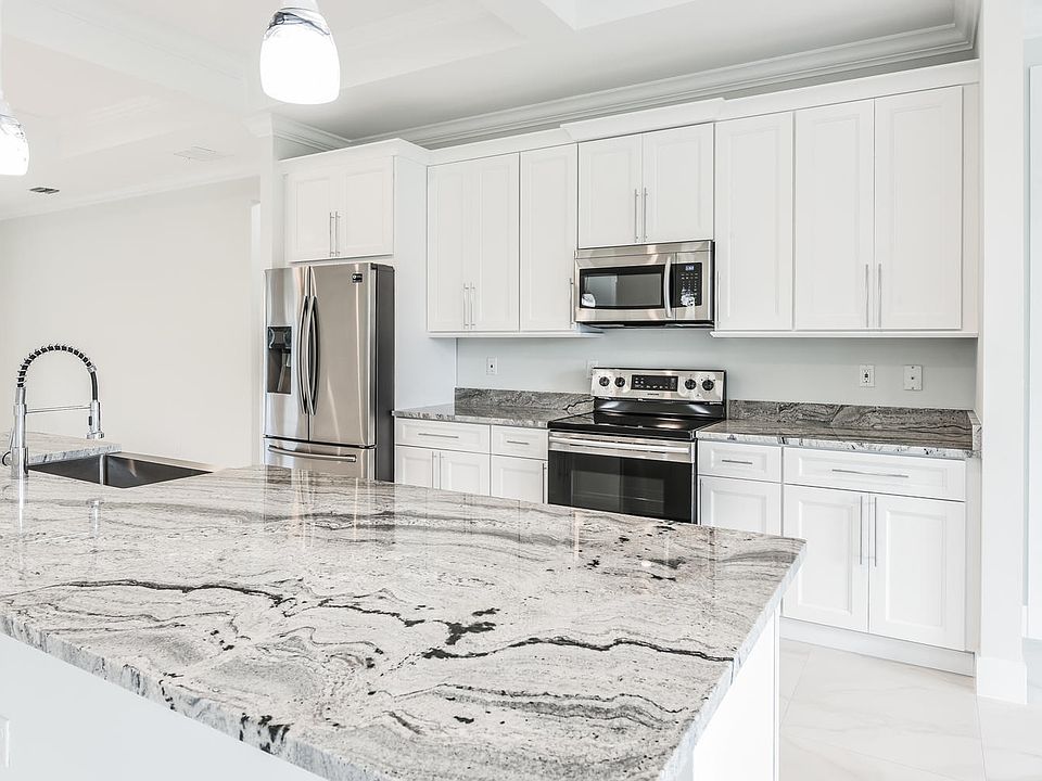 1st image of 695 SE Crescent Avenue