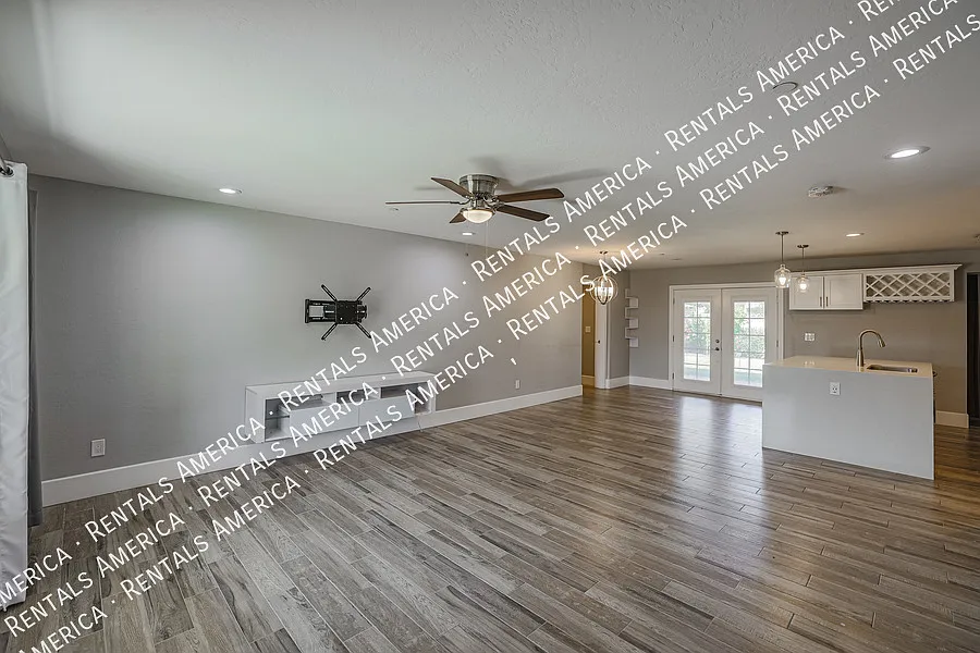Beautifully Updated 4br In Scottsdale Estates — Photo 4