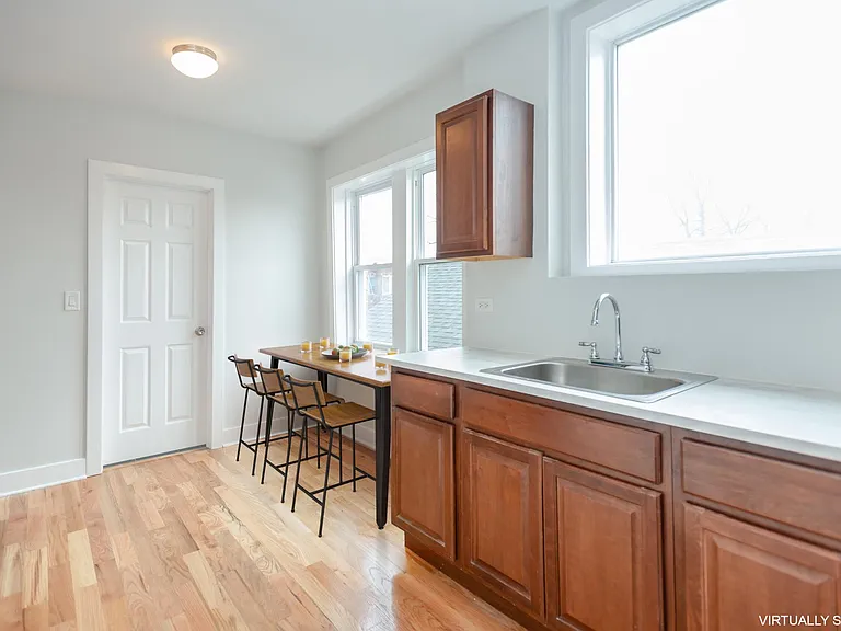 2837 W 64th St #3 — Photo 8