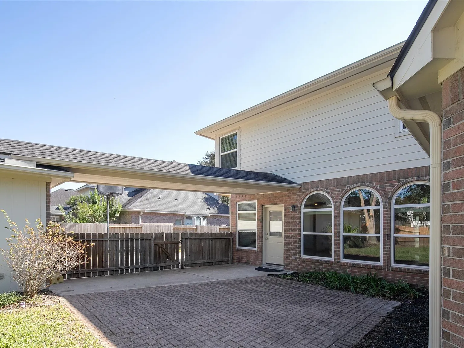 4 bed, 2.5 bath, 2631 sqft, $2,490 — Photo 4