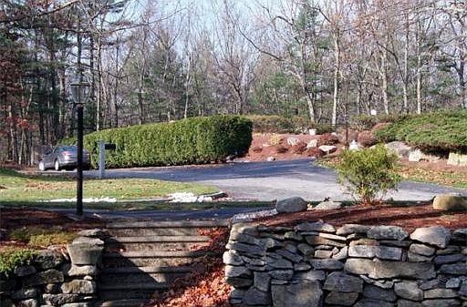 4th image of 187 Meadow Wood Dr