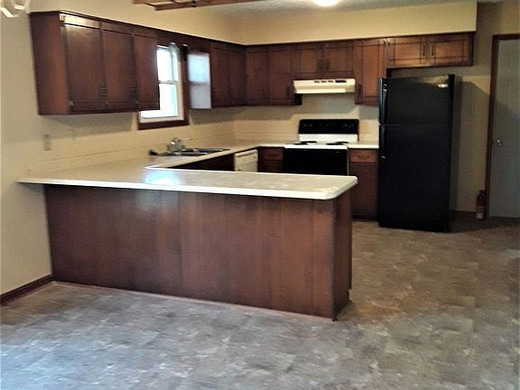 3rd image of 310 Country Ln